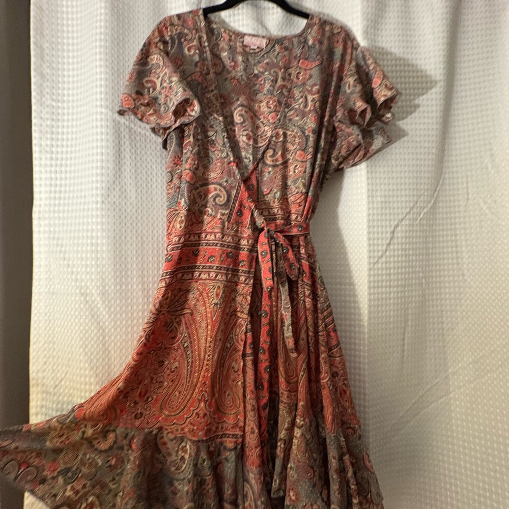 Chic Paisley Mini Dress in Red and Gray